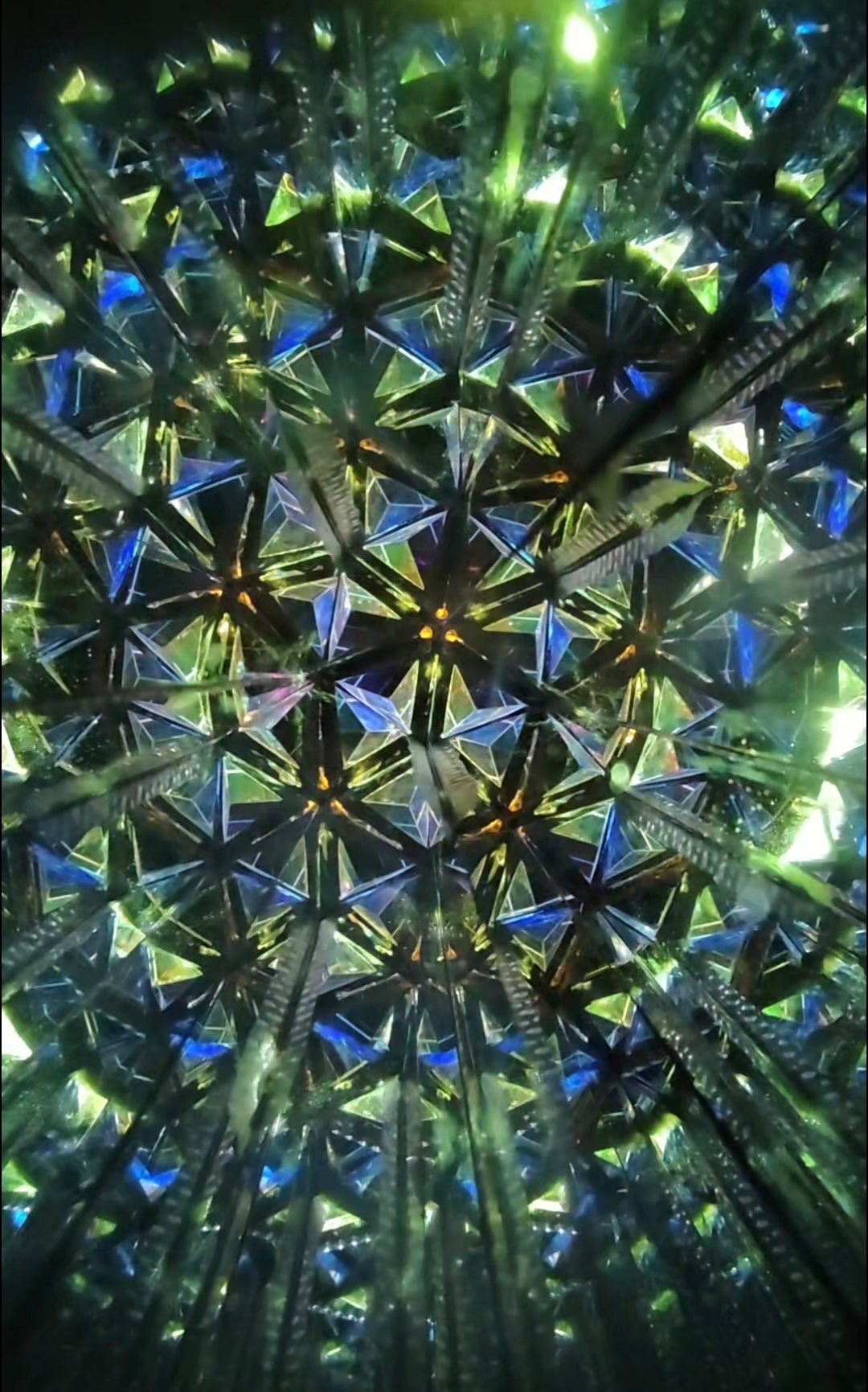 Nébuleuse - Kaléidoscope prisme de verre, vitrail blanc irisé texturé