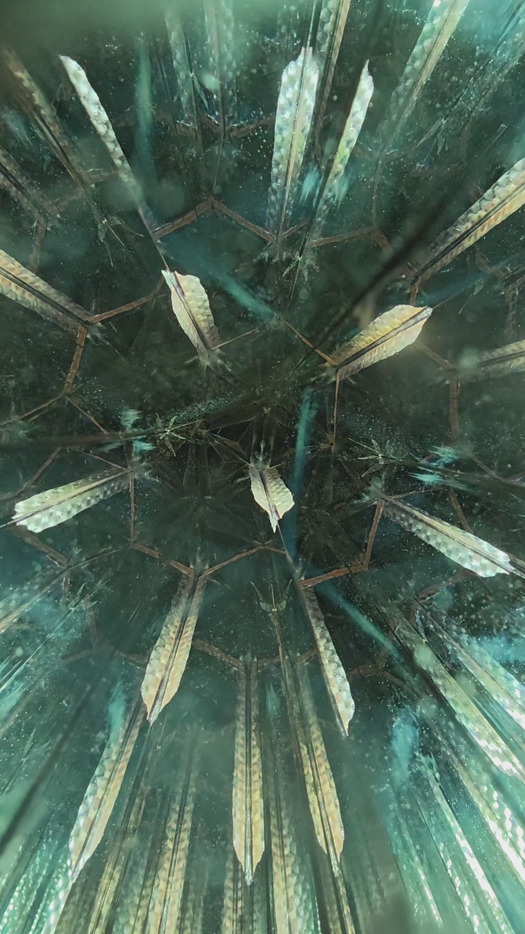 Nébuleuse - Kaléidoscope prisme de verre, vitrail blanc irisé texturé